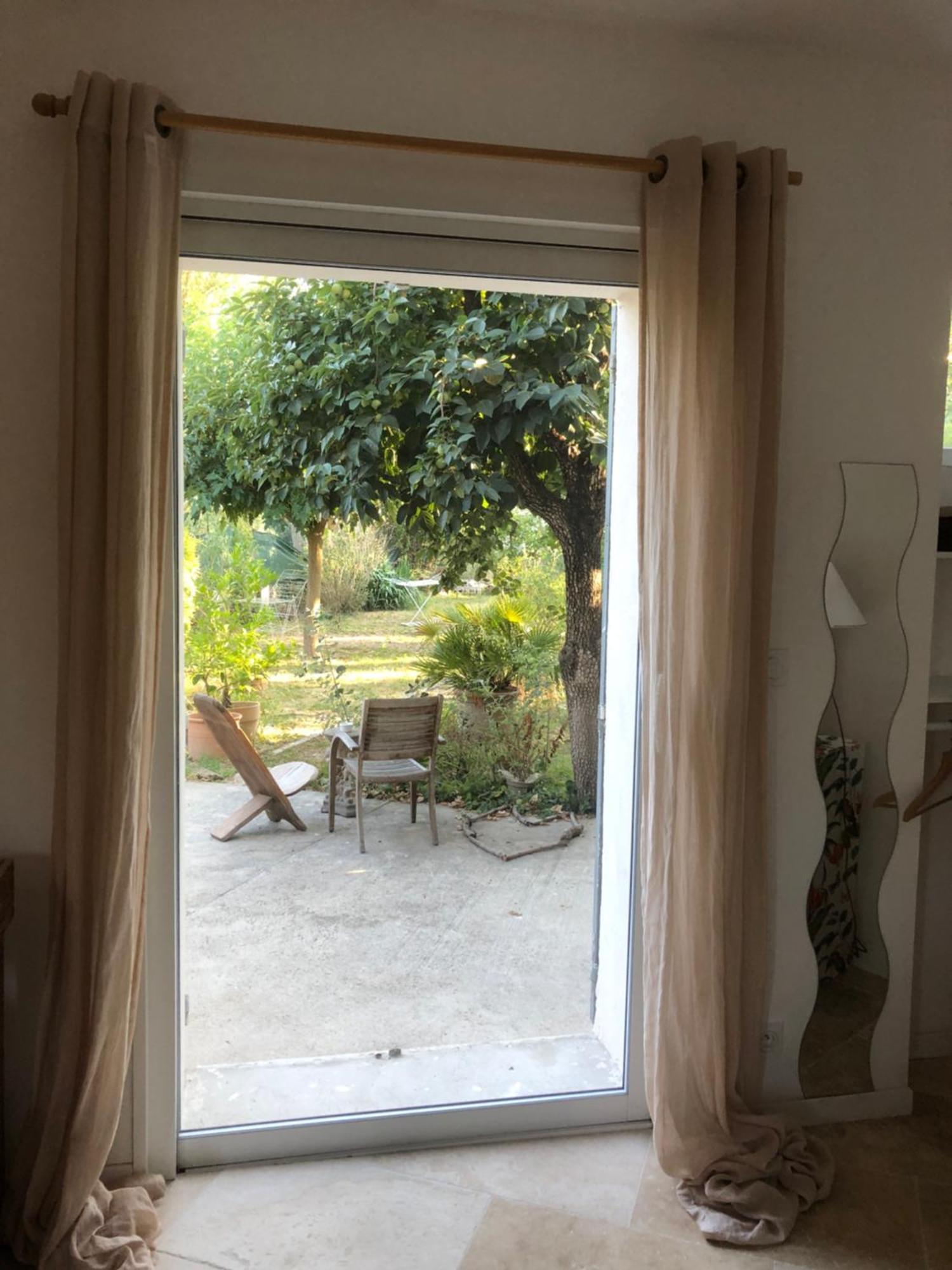 Studio Lumineux Villeneuve-les-Avignon Exterior photo